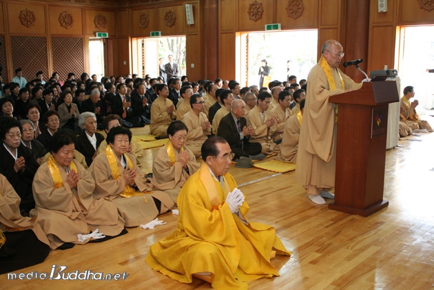 �������� ���� 10�� 22�� ���� ���ݽ��� 82���� ���� �߳�һ縦 �����ߴ�.